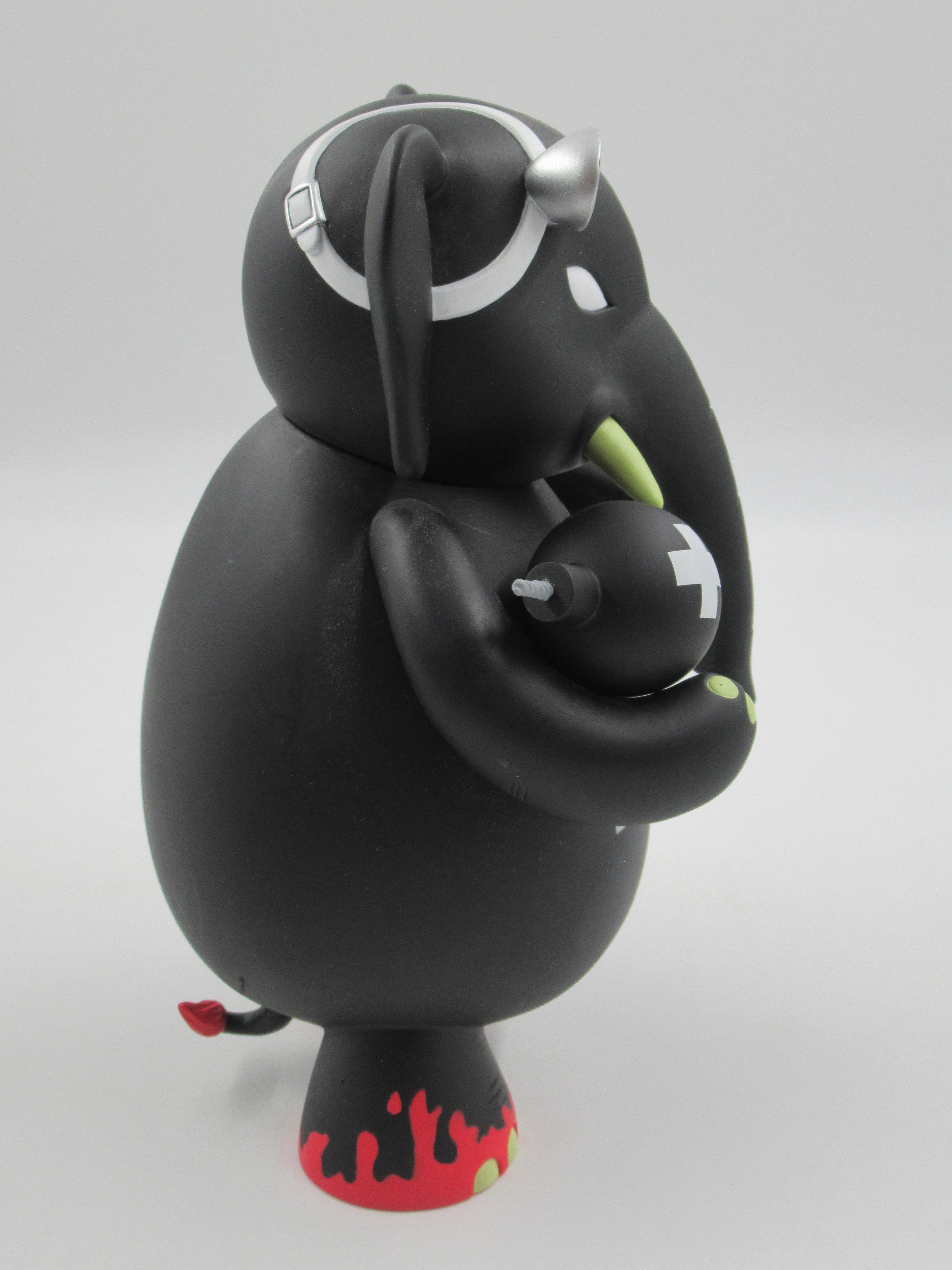 DR. BOMB Stealth Vinyl Figure -  Frank Kozik x Toy2R (2006) Designer Art Toy